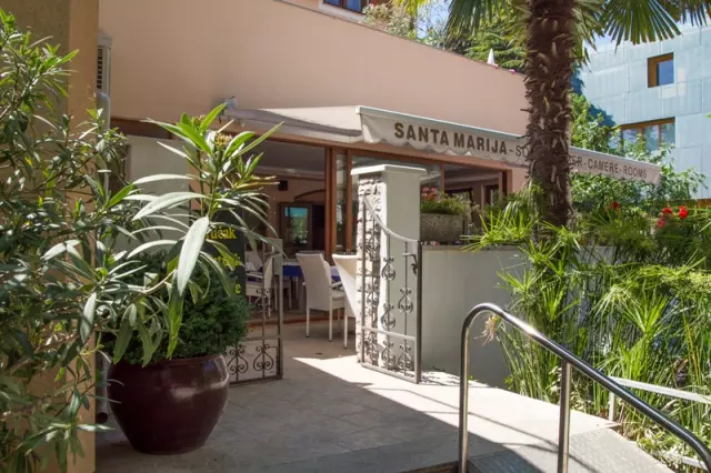 Smještaj u pansionima uz restoran Novigrad, Hrvatska