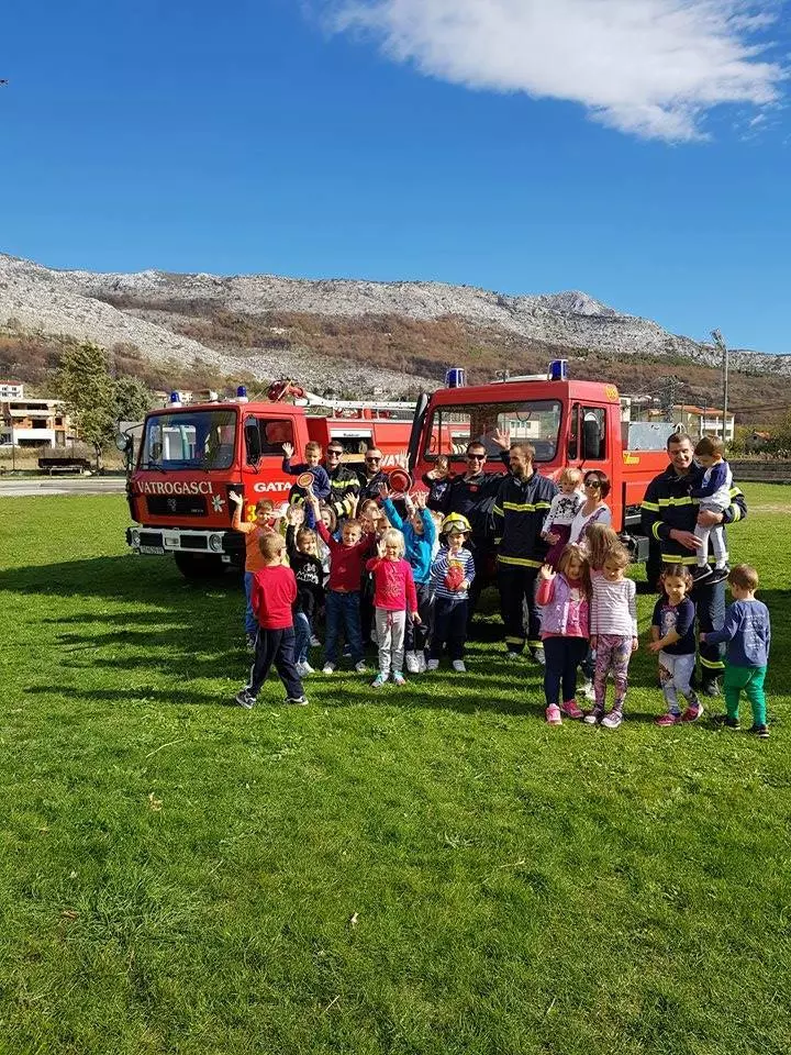 Spašavanjeljudiiimovine,vatrogasciGata,Omiš3 Spašavanjeljudiiimovine,vatrogasciGata,Omiš3