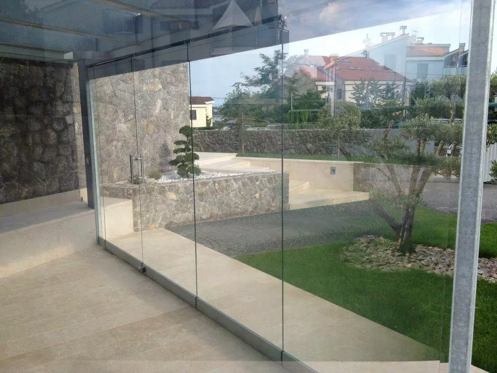 Staklenavrataistijene,Rijeka Staklenavrataistijene,Rijeka