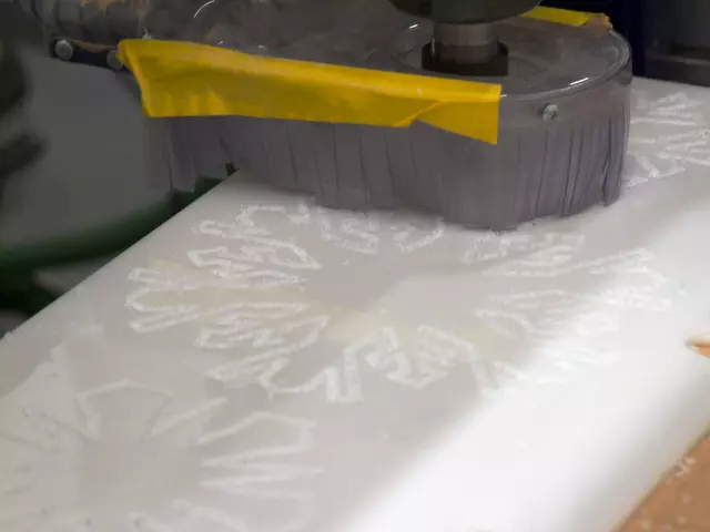 Stroja obrada plastičnih masa i obojenih metala Stroja obrada plastičnih masa i obojenih metala Zagreb