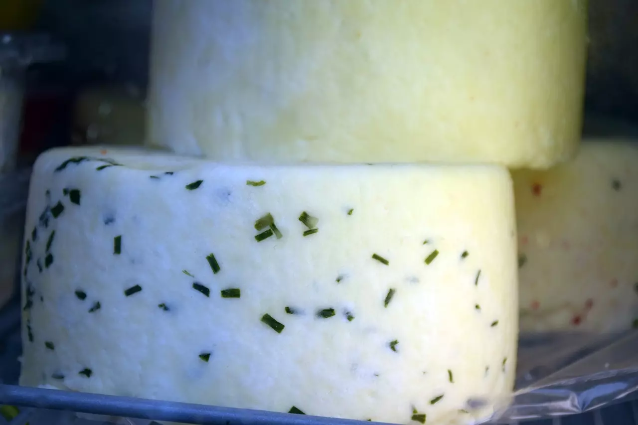 Svježikravljisirikuhanikravljisirsraznimokusima,Varaždinskažupanija,Zagreb1 Svježikravljisirikuhanikravljisirsraznimokusima,Varaždinskažupanija,Zagreb1