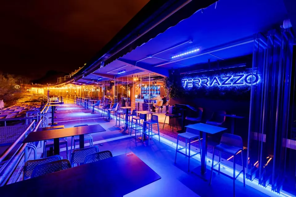 Night bar, zabava Night bar na Bačvicama u Split