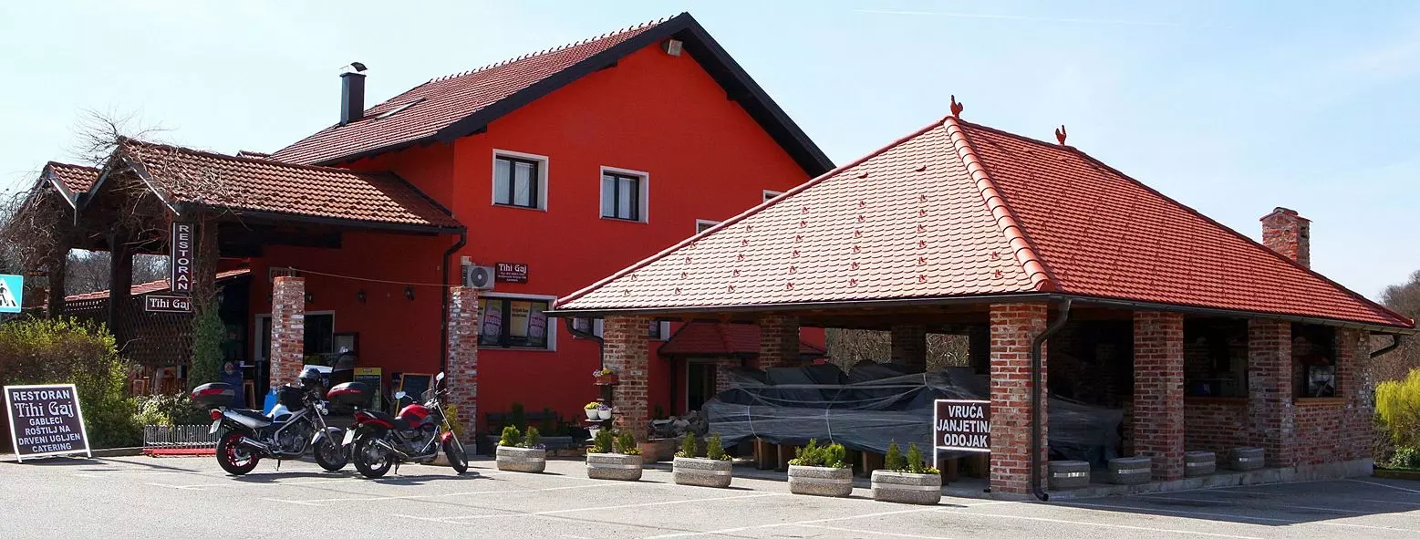 Pizze iz krušne peći u restoranu Pizza iz krušne peći u Kupinečkom Kraljevcu Hrvatska