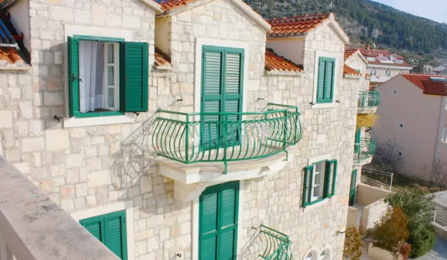 Trajnismještajzlatnegeneracije,Bol3