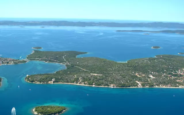 TurističkoiribarskomjestoKukljica,otokUgljan,Zadarskažupanija3 TurističkoiribarskomjestoKukljica,otokUgljan,Zadarskažupanija3