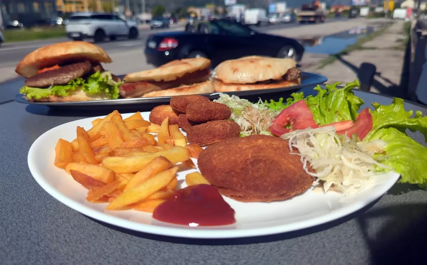 Pečena pilad i roštilj, specijalitet Pečena pilad i roštilj u Mostaru