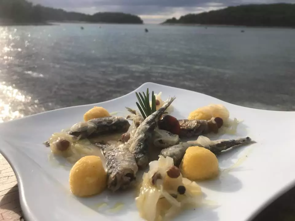 UkusnajelasgrillaPakleniotoci,Hvar7