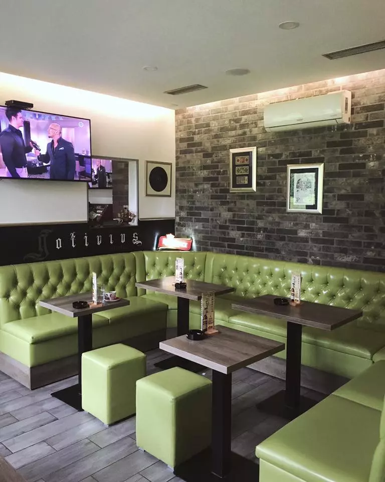 Veliki izbor whiskeyja, ruma i gina kvart Dubrava grad Zagreb