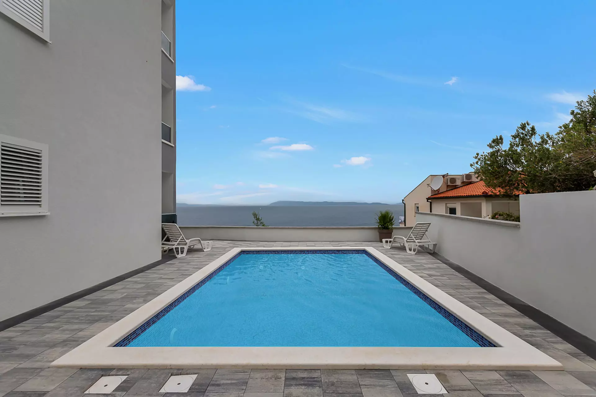 Iznajmljivanje apartmana, pogled na more i bazen Apartmani s pogledom na more i bazenom u Drašnicama, Hrvatska