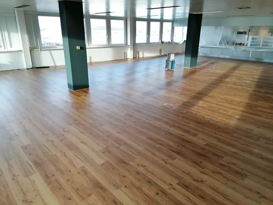 Postavljanje podnih obloga Požega