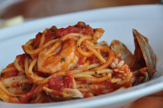 Vrhunskaponudaribljihimesnihspecijaliteta,delicijaivina,Vodice