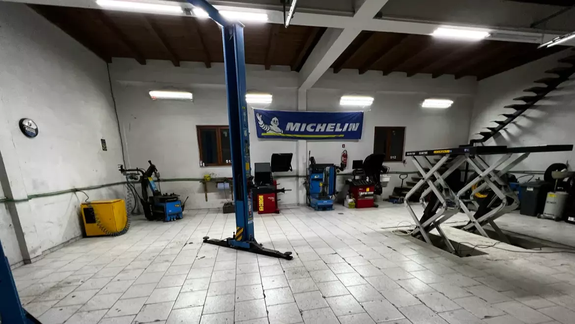 Vulkanizerske usluge, vulkanizer Vulkanizerske usluge Otočac u Lici