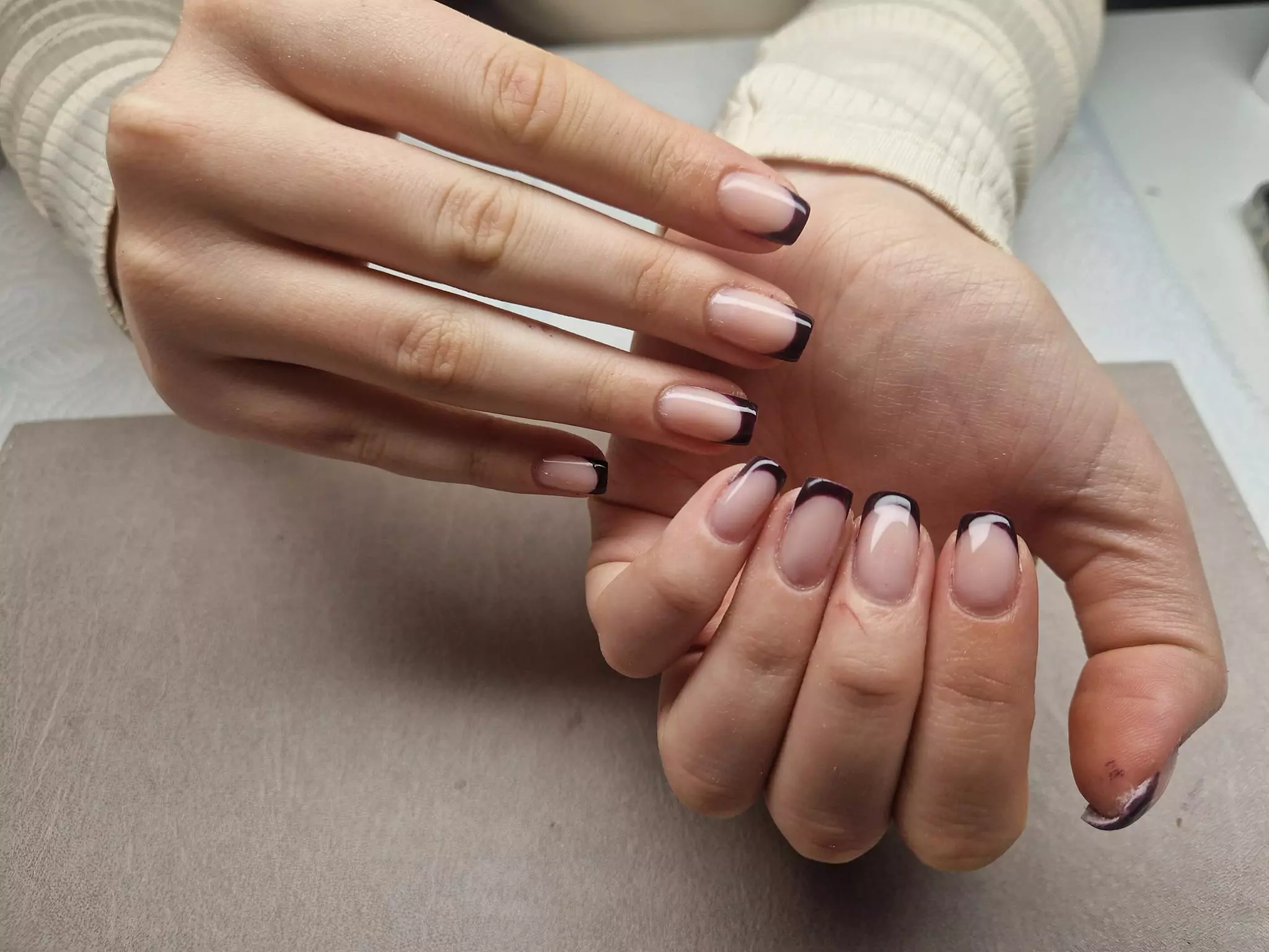 Ugradnja noktiju, trepavice, brow lift Ugradnja noktiju, trepavice, brow lift obrva Osijek, RH