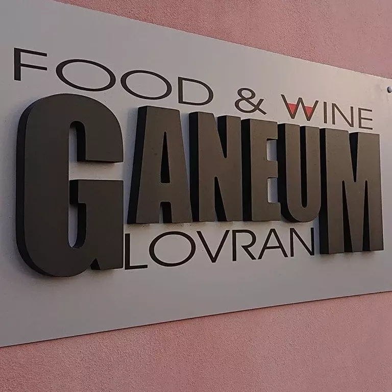 WinebarfinediningLovran6