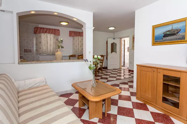 Smještaj i noćenje u apartmanu s restoranom Klek, Komarna