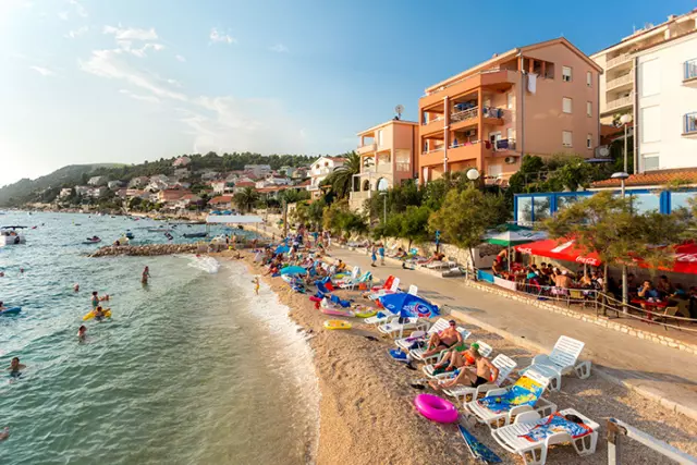 Smještaj i noćenje u apartmanu s restoranom Komarna, Hrvatska