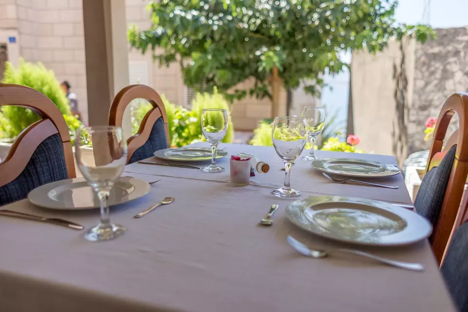 Restoran i beach bar Komarna