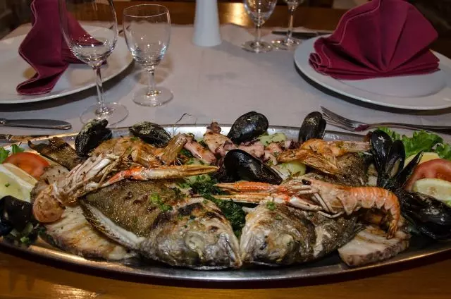 povoljni mesni specijaliteti Riblji i mesni specijaliteti, Dubrovnik