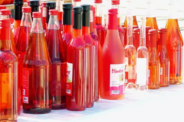 Ugovorno pakiranje hrane i pića te prodaja vrhunskih prirodnih voćnih rakija i likera 