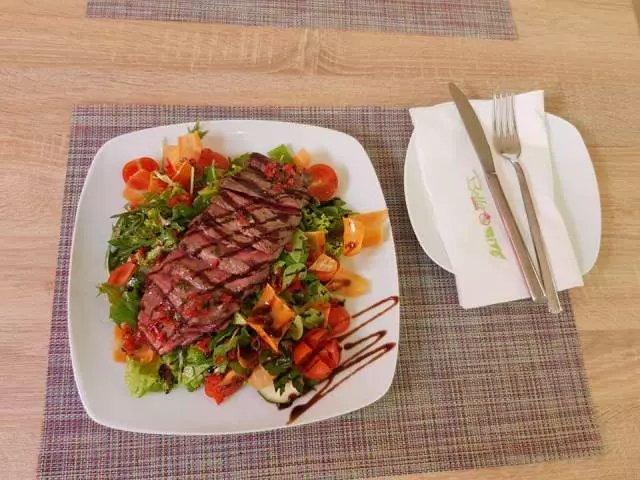 Vrhunski roštilj u restoranu Zagreb Hrvatska