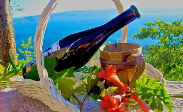 Brela,  Roštilj i jela ispod peke 