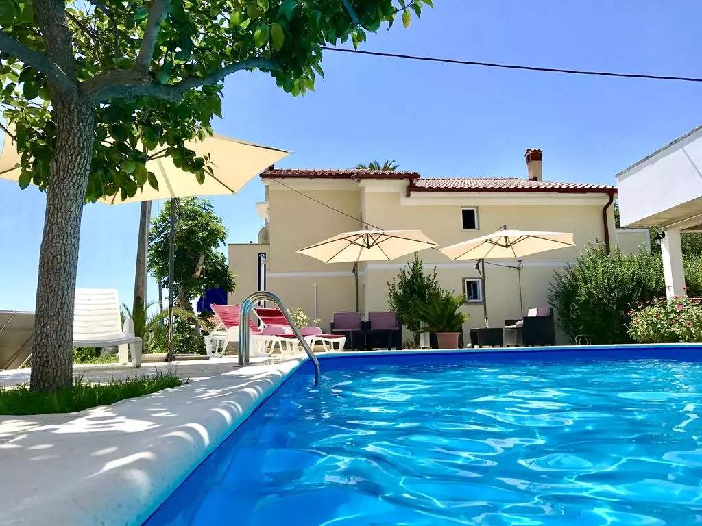 Lasersko čišćenje kamena hrđe i oksidacije Lasersko čišćenje kamena hrđe i oksidacije Hrvatska