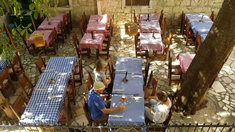 Dalmatinska kuhinja, konoba 