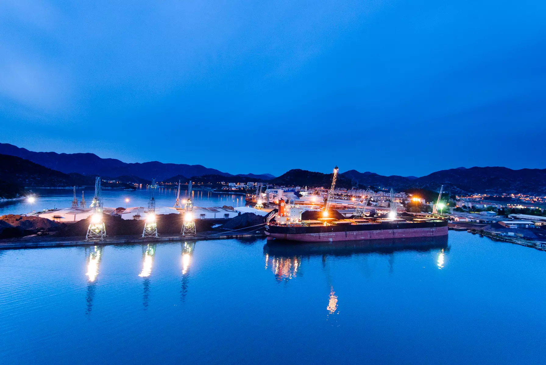 Usluge priveza i odveza brodova Usluge priveza i odveza brodova Ploče