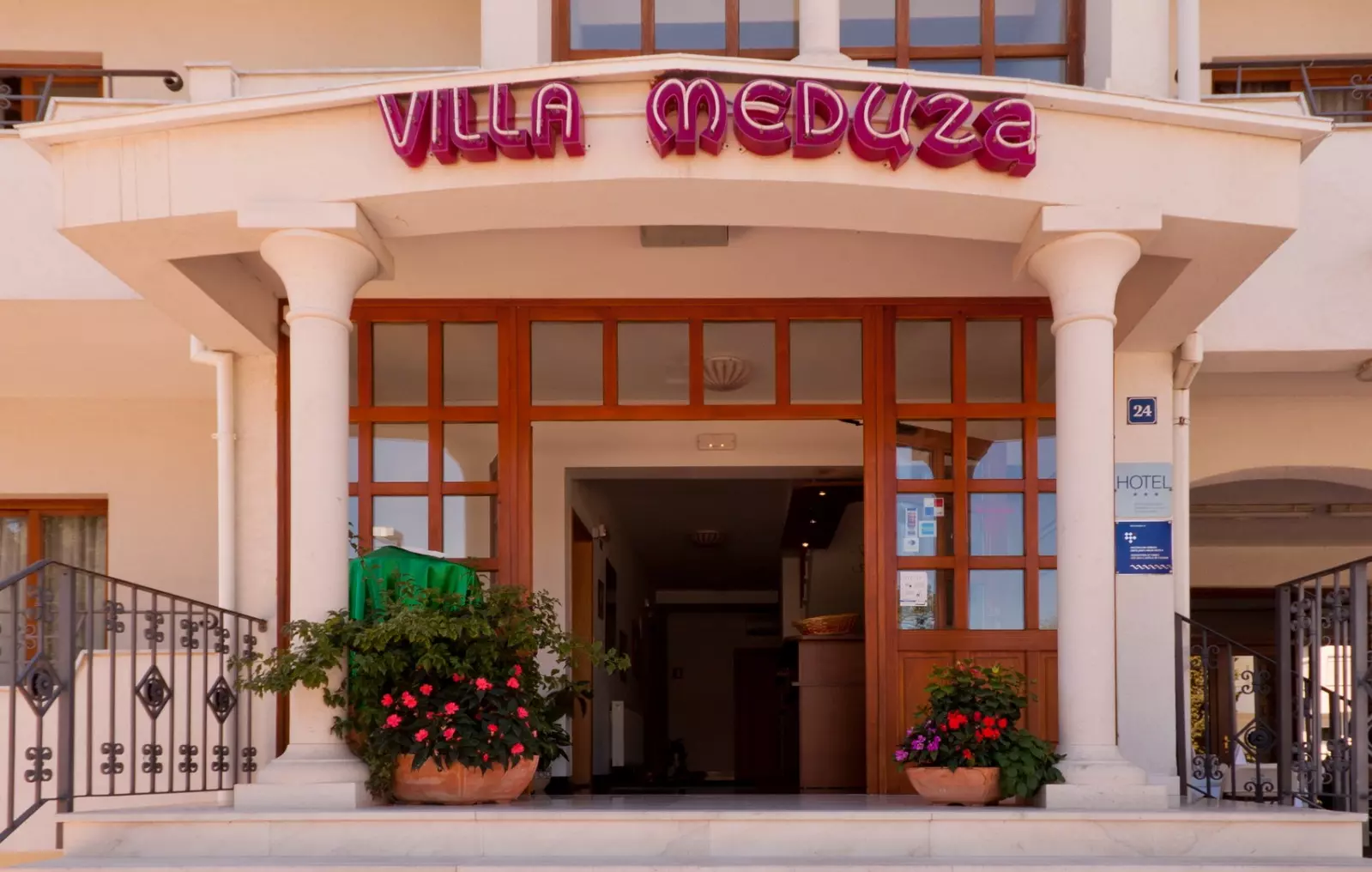 Hotelski smještaj, sobe Povoljni hotelski smještaj Biograd na Moru Hrvatska