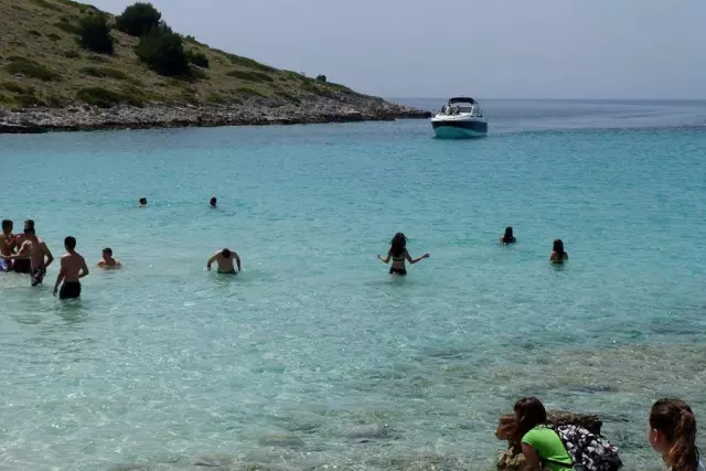 Organizacija izleta uz najam plovila i vozila, smještaj 