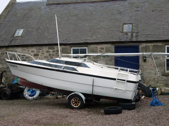 Povoljan servis plovila Cres, Hrvatska