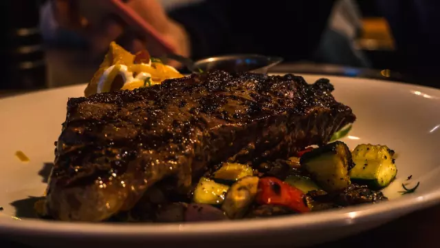 ukusni riblji i mesni specijaliteti Riblji i mesni specijaliteti Hvar