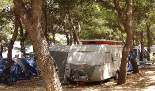 Kampiraliste Primosten sibensko kninska zupanija (4).jpg