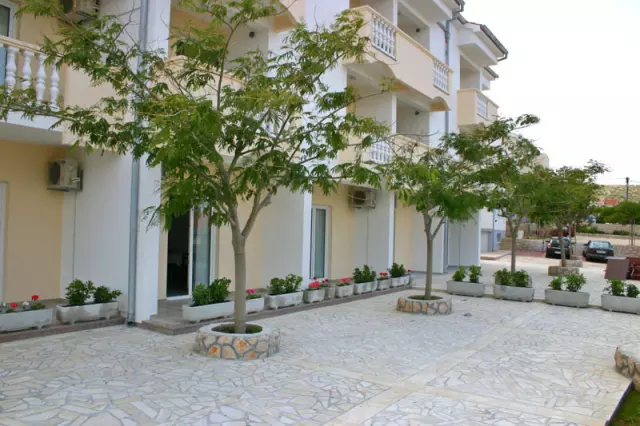 Najam apartmana s parkiralistem Vinjerac (1).jpg