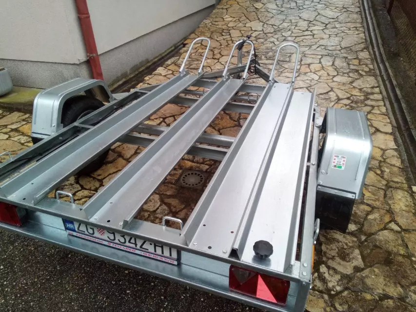 Najam auto prikolice za B kategoriju Zagreb